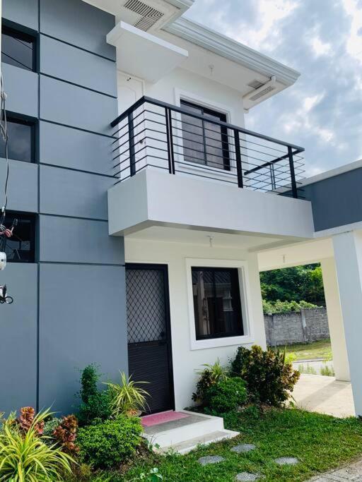 Cozy Home At A Private Subdivision Abucay Bagian luar foto