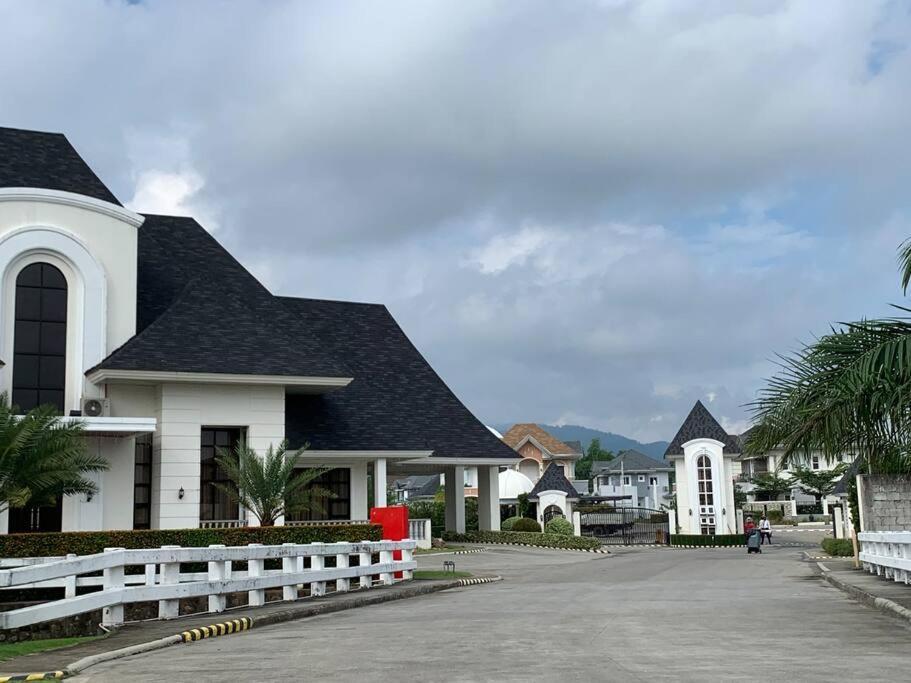 Cozy Home At A Private Subdivision Abucay Bagian luar foto
